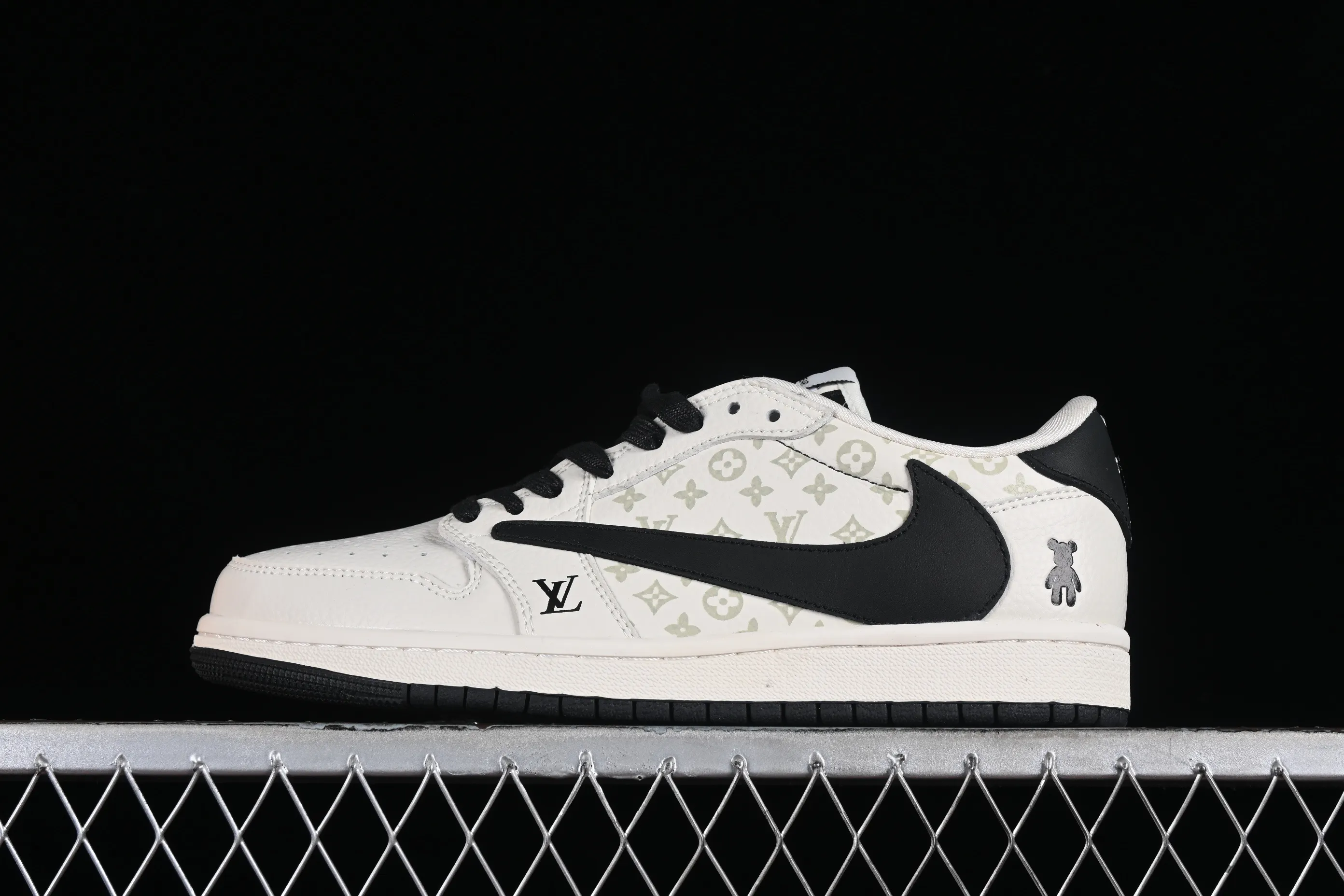 All Categories Air Jordan Jordan Series Basketball Shoes Air Jordan 1 Low High-end Customized Low-top Shoes Travis Scott x Fragment Design x Jordan Air Jordan 1 Low OG SP AJ1 Joe 1 LV Joint-Black Violent Bear Low-top Cultural Casual Shoes SJ2068-002